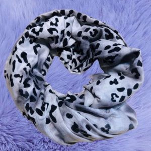 Grey Leopard Print Fashion Scarf
